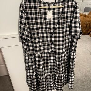 H&M Black and White Plaid Tiered Midi/Mini Dress